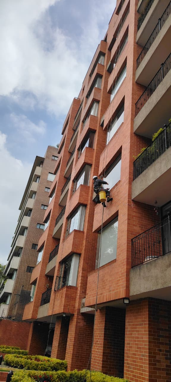 Lee más sobre el artículo Cómo realizar un mantenimiento preventivo de una fachada